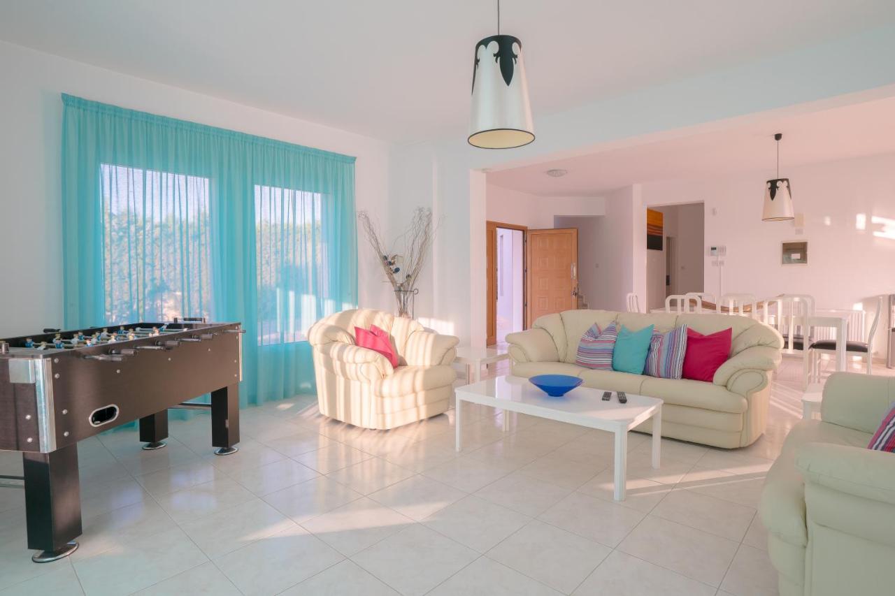 Bella Katerina By Prestige Bookings Coral Bay Exterior photo