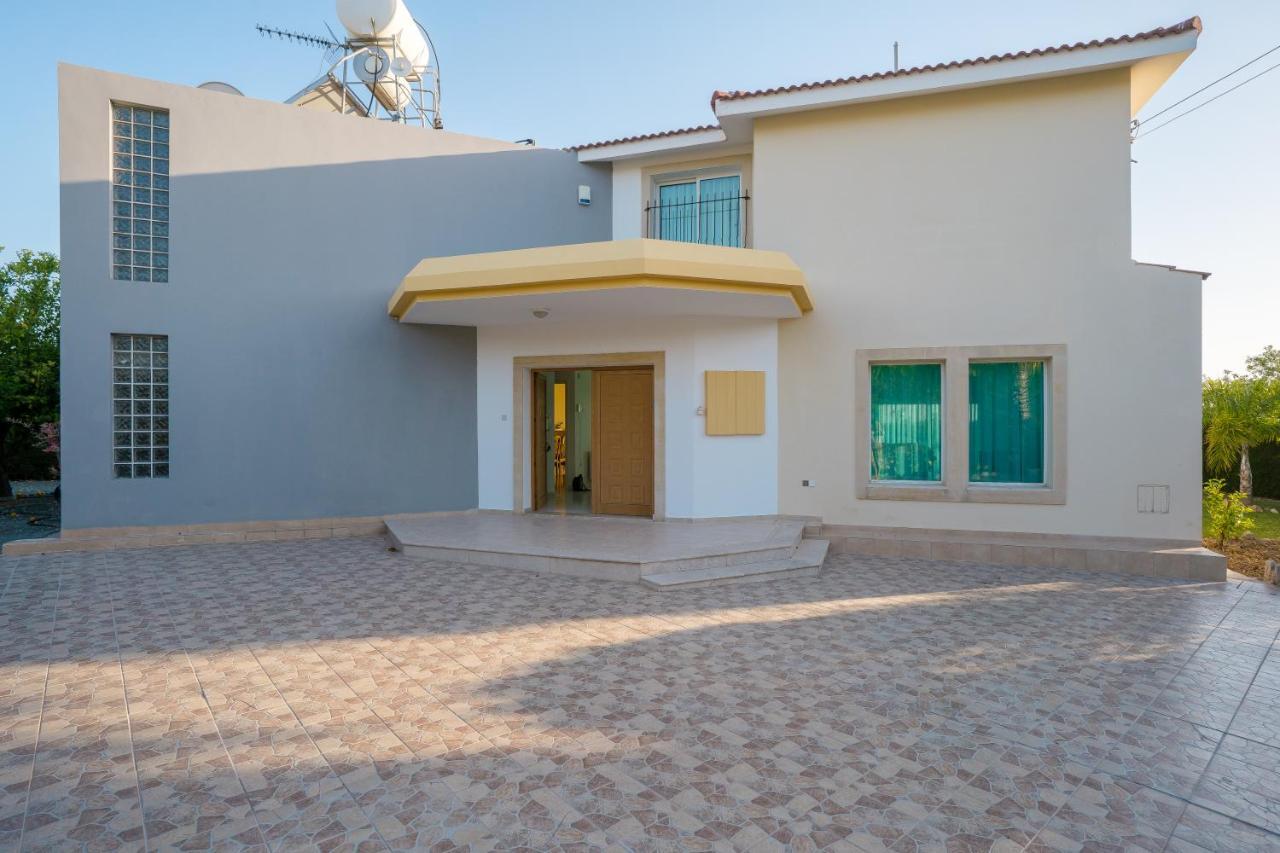 Bella Katerina By Prestige Bookings Coral Bay Exterior photo