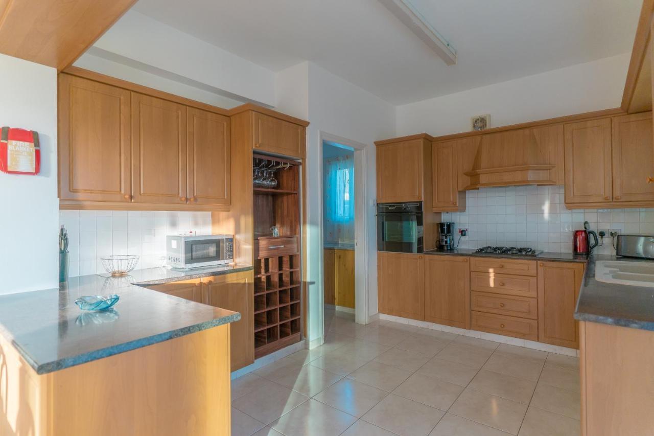 Bella Katerina By Prestige Bookings Coral Bay Exterior photo