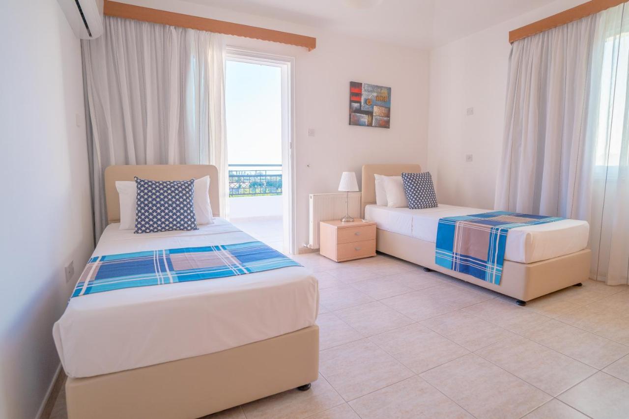 Bella Katerina By Prestige Bookings Coral Bay Exterior photo