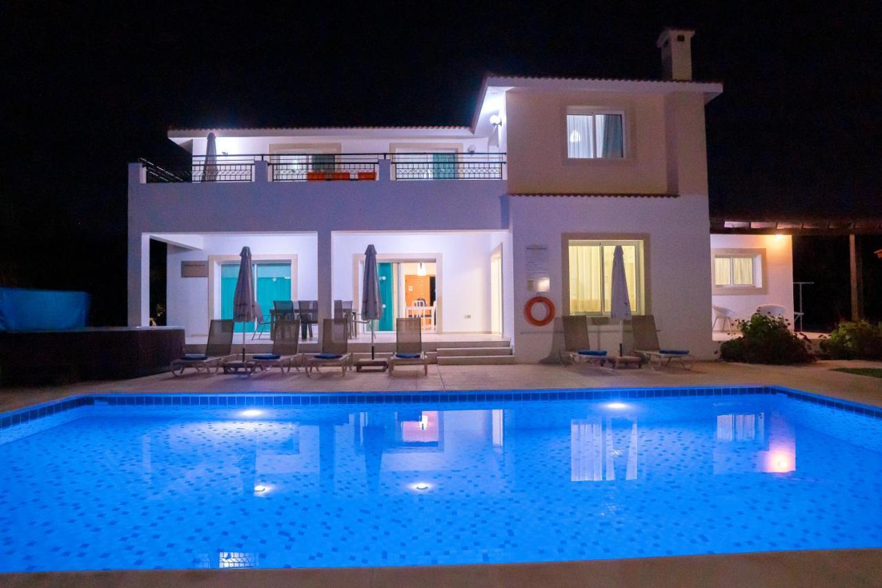 Bella Katerina By Prestige Bookings Coral Bay Exterior photo