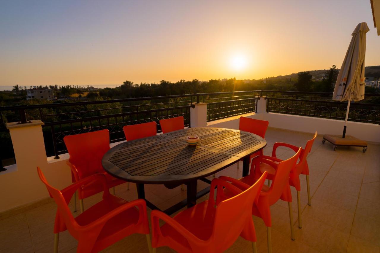 Bella Katerina By Prestige Bookings Coral Bay Exterior photo