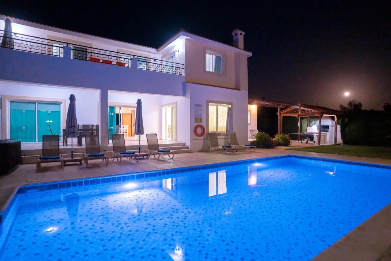 Bella Katerina By Prestige Bookings Coral Bay Exterior photo